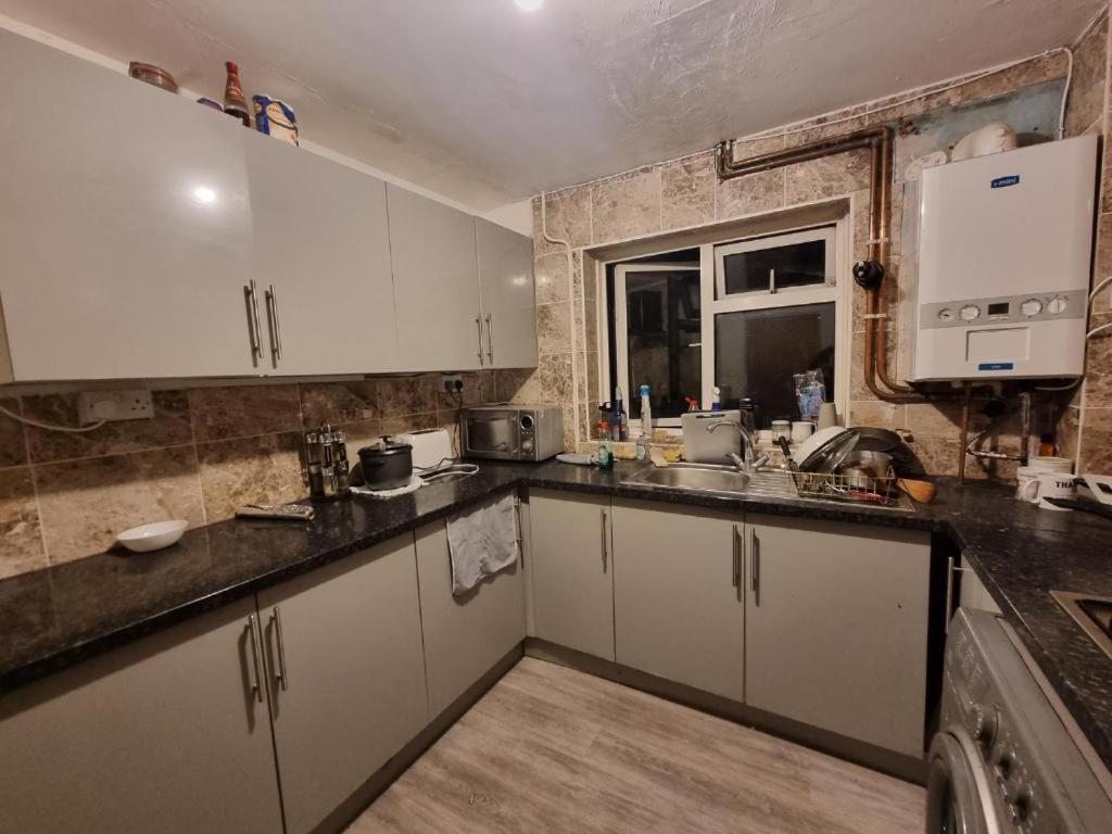 Stevenage Town Centre Hostel - Budget Single Room Esterno foto